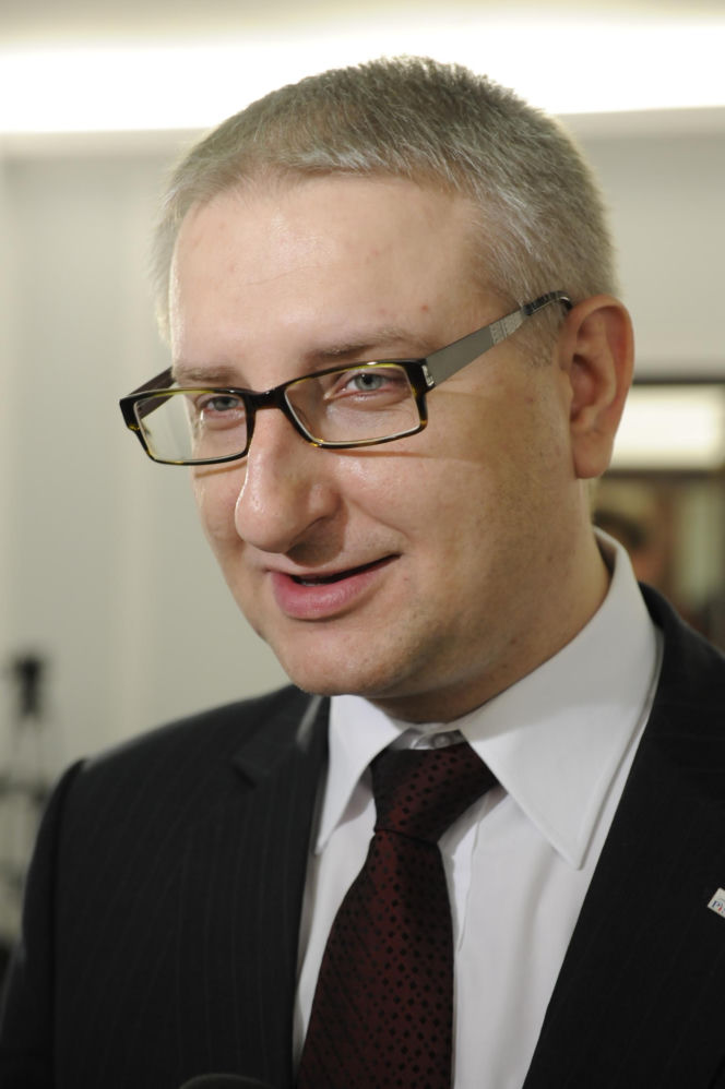 Wyleciał z PiS przez romans z piękną Izabelą. Twierdziła, że jest "zboczeńcem" i "wcieleniem diabła".