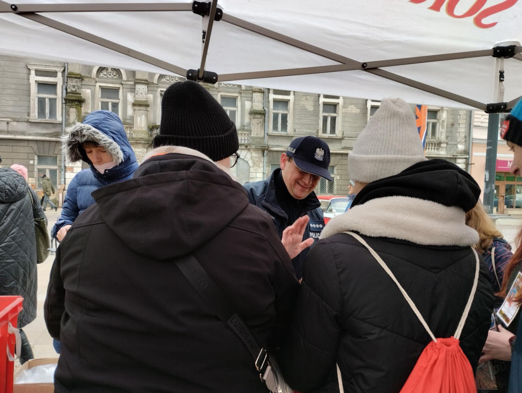 WOŚP 2024. Dziennikarze Radia ESKA rozgrzewają Tarnów pysznym żurkiem!