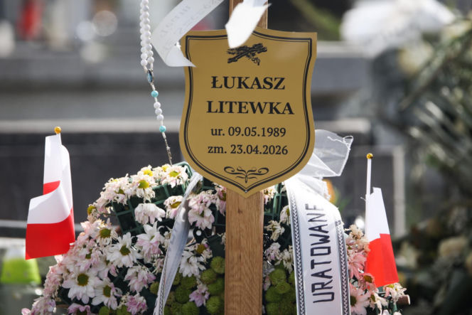 Pożar na grobie Łukasza Litewki