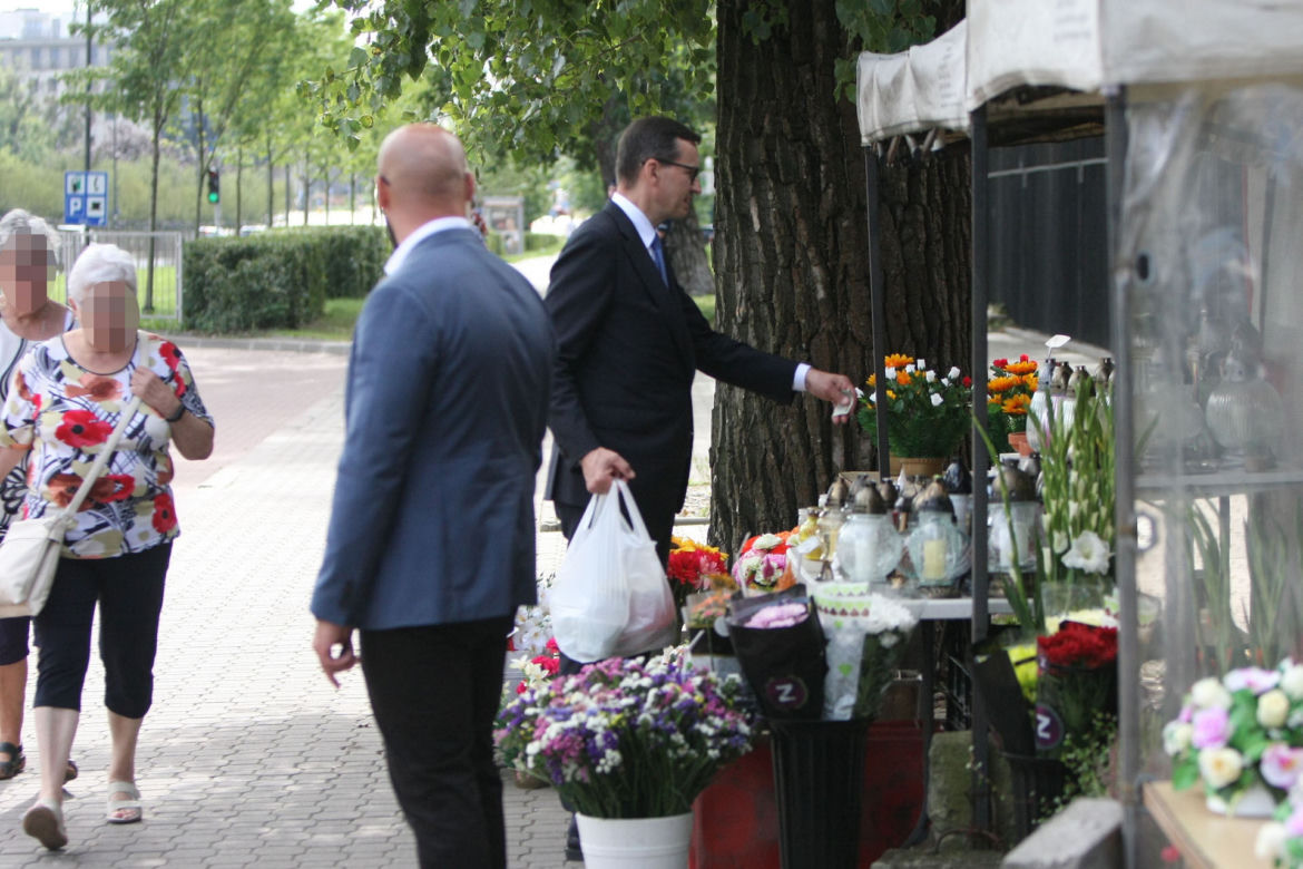 Kaczyński złożył kwiaty na grobie Kornela Morawieckiego 
