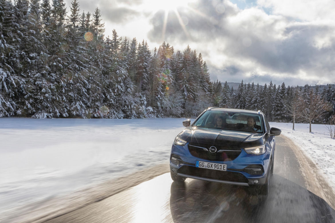 Opel Grandland X Hybrid4 1.6 Turbo A8 300 KM AWD