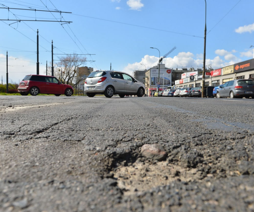 Wstyd! Takie dziurawe ulice w centrum Warszawy