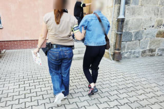 Atak na nastolatków z Ukrainy w Legnicy. 26-latka usłyszała zarzuty