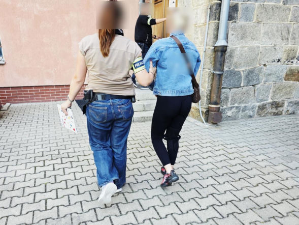 Atak na nastolatków z Ukrainy w Legnicy. 26-latka usłyszała zarzuty