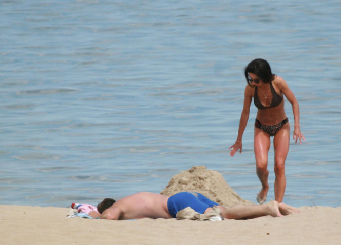 Marta Kaczyńska z mężem na plaży