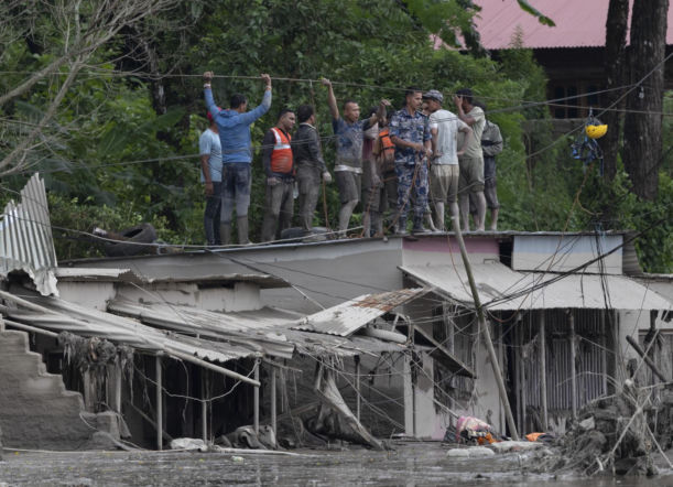  Katastrofa w Nepalu. Setki osób zaginęły, wśród nich zagraniczni turyści