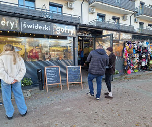 Nowy trend nad morzem! Lody i pamiątki w połowie listopada? Ta nadmorska miejscowość jest czynna cały rok