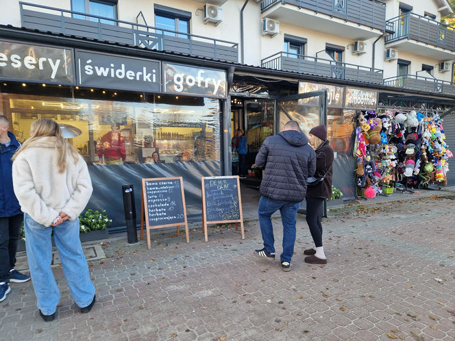 Nowy trend nad morzem! Lody i pamiątki w połowie listopada? Ta nadmorska miejscowość jest czynna cały rok