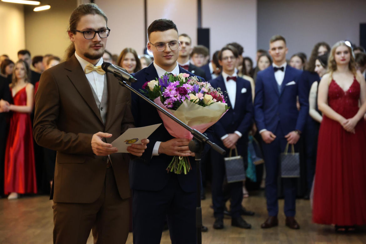 Studniówka Zespołu Szkół Elektronicznych w Lublinie. Tak bawią się tegoroczni maturzyści! 