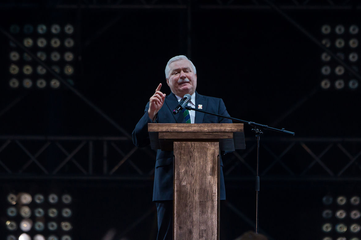 Wałęsa posłuchał się PiS