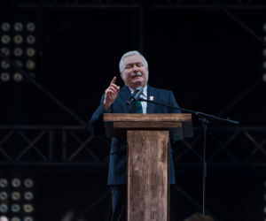 Wałęsa posłuchał się PiS