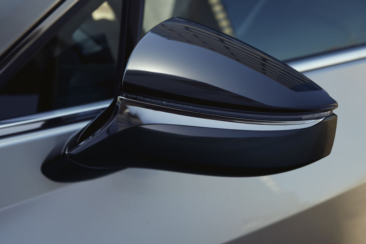 Lexus UX F Impression