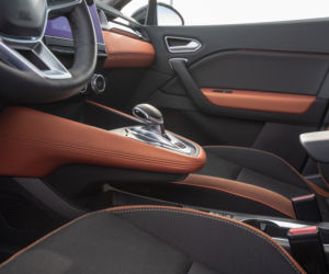 Peugeot 2008 GT Line vs Renault Captur Intens