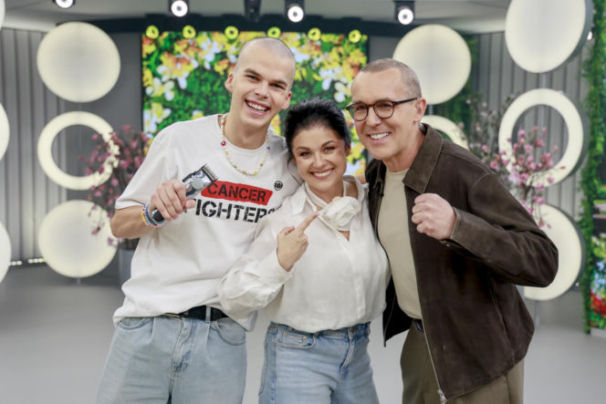 Kurzajewski ogolił się na łyso w "Halo tu Polsat"