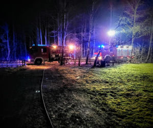 Nocny pożar domu jednorodzinnego! Trudna akcja gaśnicza w powiecie świeckim [ZDJĘCIA]