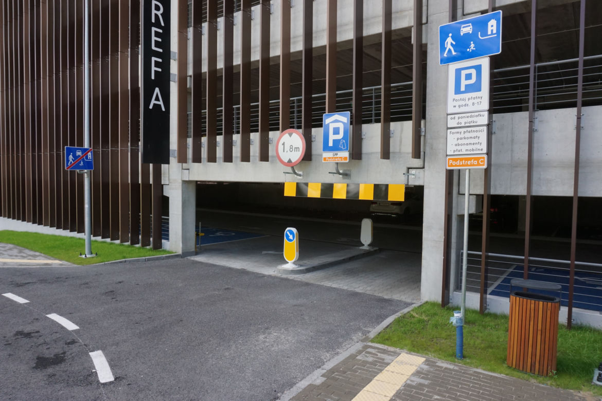Wielopoziomowy parking na ul. Grunwaldzkiej już działa. Pomieści aż 570 aut [ZDJĘCIA]