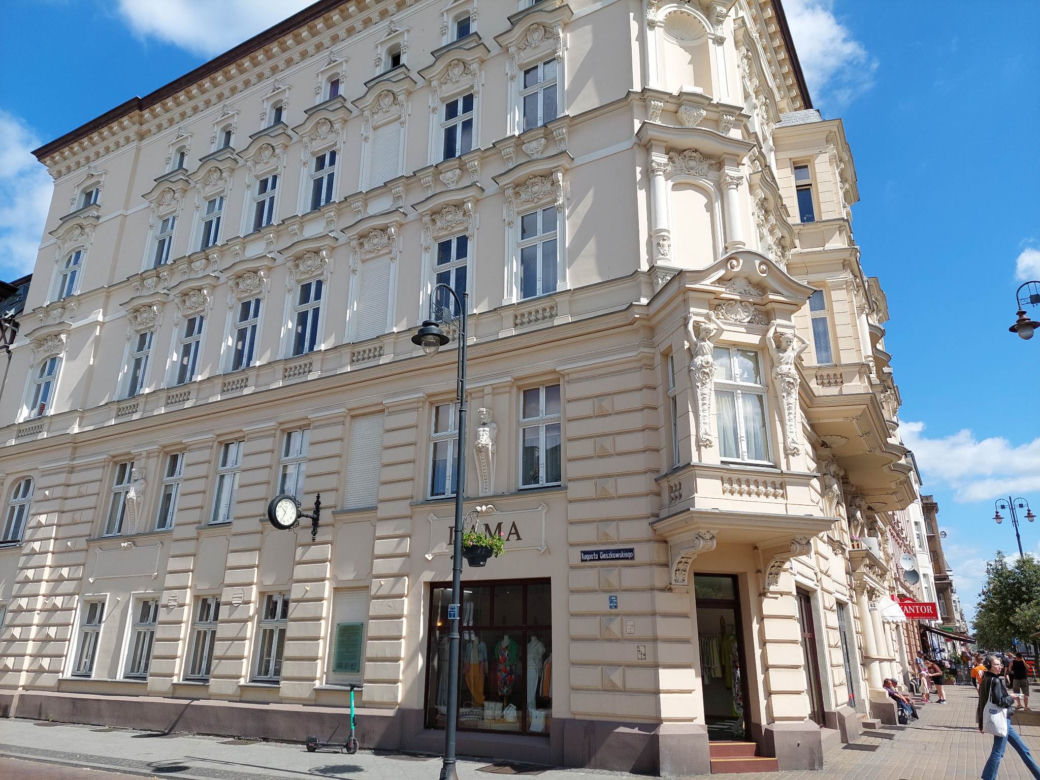 Kamienice w centrum Bydgoszczy potrzebują remontu. Gdzie prace już ruszyły, a gdzie tynk wciąż sypie się ze ścian?