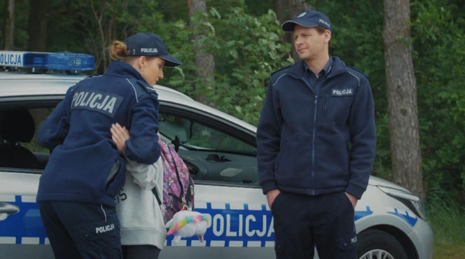 M jak miłość odc. 1894. Hania (Wiktoria Basik),  Natalka (Dominika Suchecka), Adam Karski (Patryk Szwichtenberg)