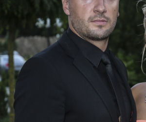 Jest szczęśliwa z 7 facetem
