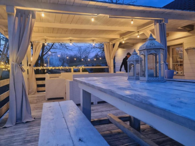 Remont drewnianej chaty w Bełdnie