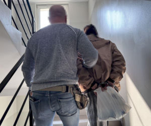 Wnuk zamontował babci kamerę w mieszkaniu. Okazało się, że to był strzał w dziesiątkę!