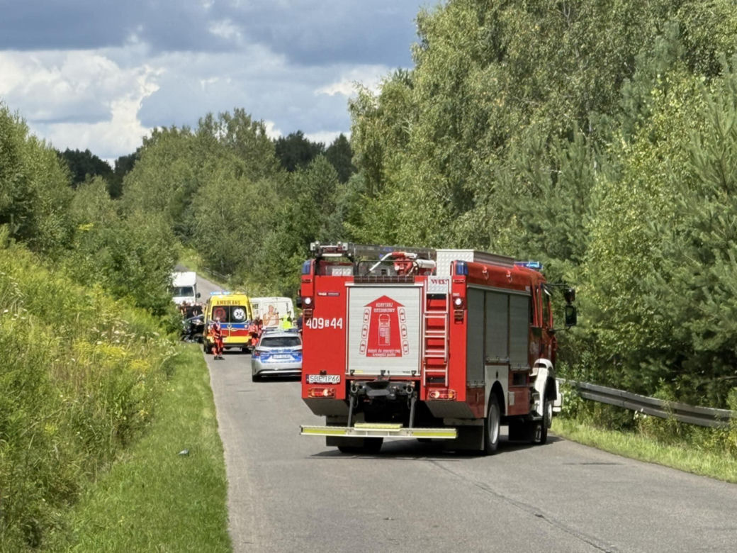 Czołowe zderzenie w Sławkowie. 22-latek zabrany śmigłowcem LPR do szpitala