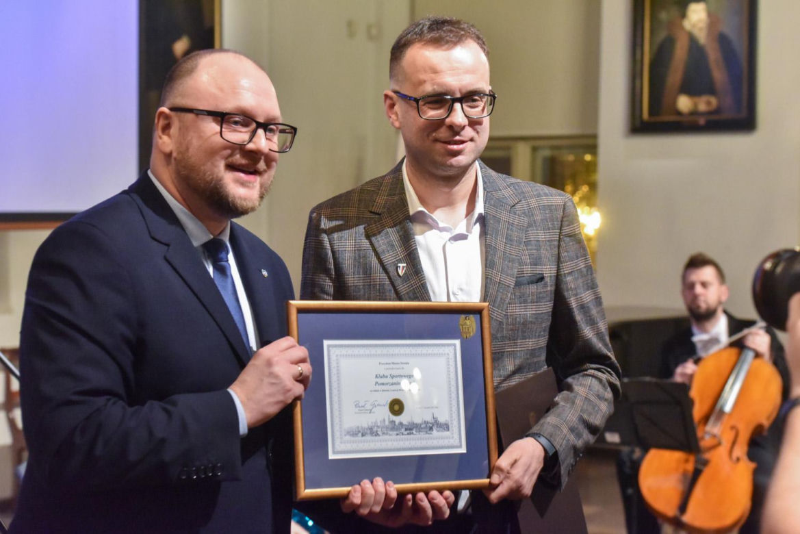 90-lecie Pomorzanina Toruń. Zdjęcia z uroczystej gali