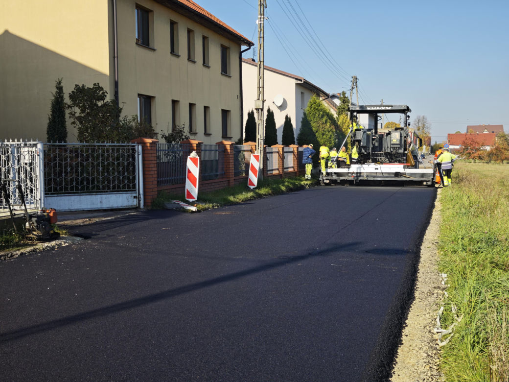 Zaorana ulica w Gliwicach - Ostropie ponownie została wylana asfaltem
