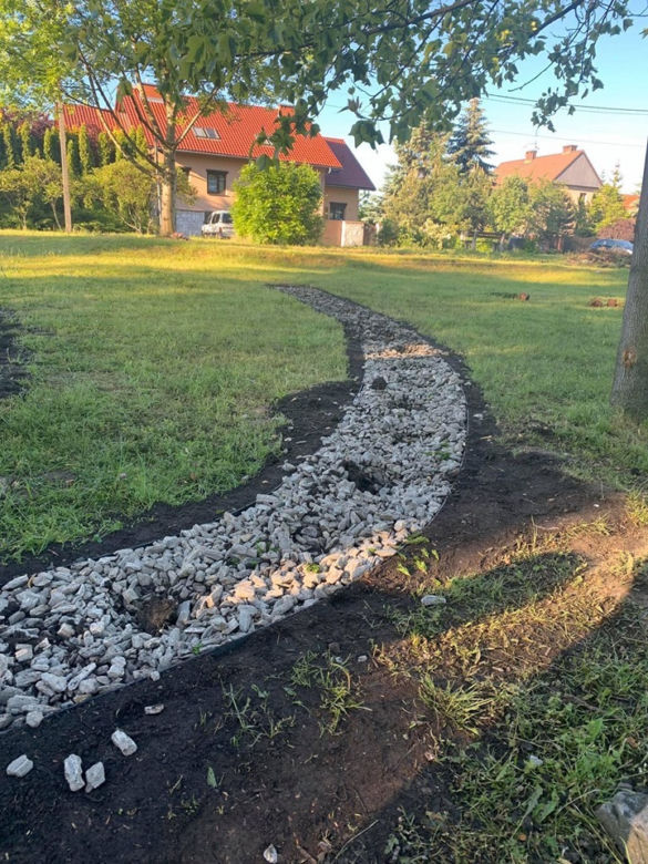 Dąbrowa Górnicza. OBRZYDLIWE zachowanie wandali na cmetarzu! Zobacz, co zrobili [ZDJĘCIA]