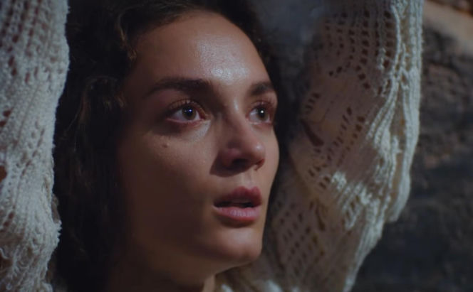 Dziedzictwo, odcinek 891: Nana i Nazli uciekają z rąk Trucizny, a Ayse traci przytomność po przyjęciu niewłaściwych leków