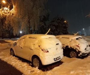 Leszno pod śniegiem. Kolizje na drogach i opóźnienia autobusów