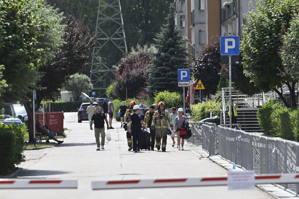 Mieszkańcy Ząbek wracają do swoich mieszkań po najpotrzebniejsze rzeczy