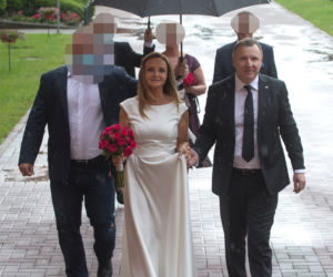Państwo Kurscy wchodzą do kościoła