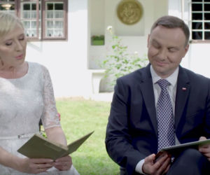 Agata Duda cała w bieli i koronkach zaprasza do czytania ZOBACZ