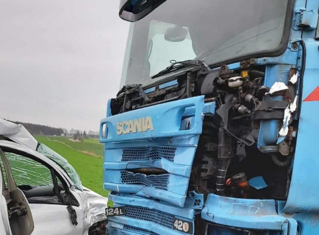 Koszmarny wypadek pod Makowem Mazowieckim! 2-latek z citroena zabrany przez śmigłowiec [ZDJĘCIA]