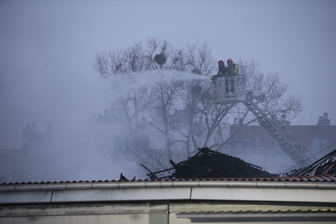 Pożar Lidla na Bielanach. 20 jednostek straży na miejscu.