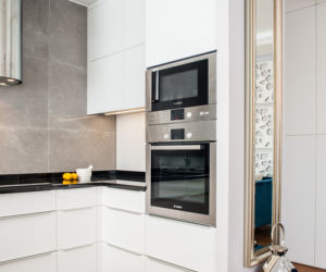Aneks kuchenny w wakacyjnym apartamencie nad morzem