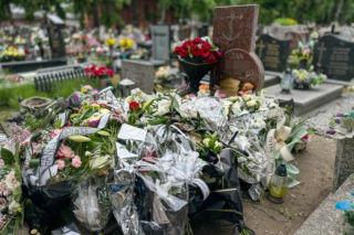 „Cycuś mamusi” z nożem w ręku. Justyna zginęła z ręki syna. Krew była nawet na klatce schodowej