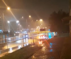 Burza w Białymstoku [30.08-31.08] Ulice jak rzeki. Auta gubiły tablice rejestracyjne [ZDJĘCIA, WIDEO]