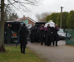Pożar wybuchł w nocy. Ogień i dym odcięły drogę ucieczki czteroosobowej rodzinie