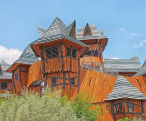 Disneyland w krzywym zwierciadle. To miejsce znajduje się niedaleko Karpacza