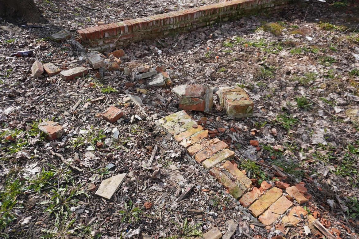 Domek Fiński Ryszarda Kapuścińskiego to ruina - zobacz zdjęcia