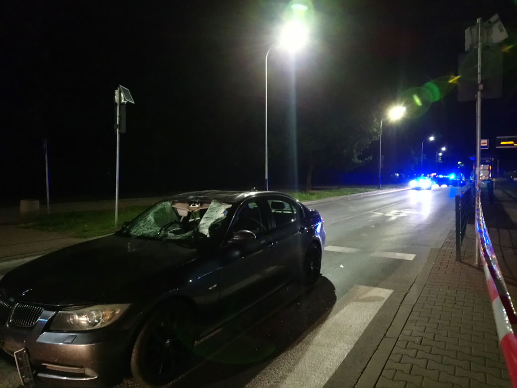 Koszmarny wypadek w Krakowie. Wbiegł wprost pod BMW, zginął na miejscu