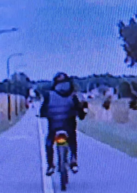 Policjanci z Rybnika skuli w kajdanki 14-latka! Leżał na glebie, twarzą do chodnika. "Winna głupota rodziców"