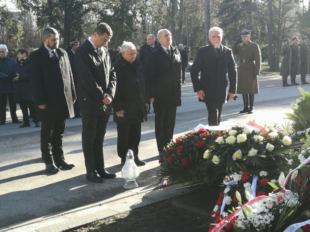 Grób Jana Olszewskiego w 1. rocznicę śmierci
