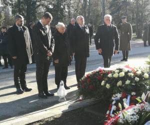 Grób Jana Olszewskiego w 1. rocznicę śmierci