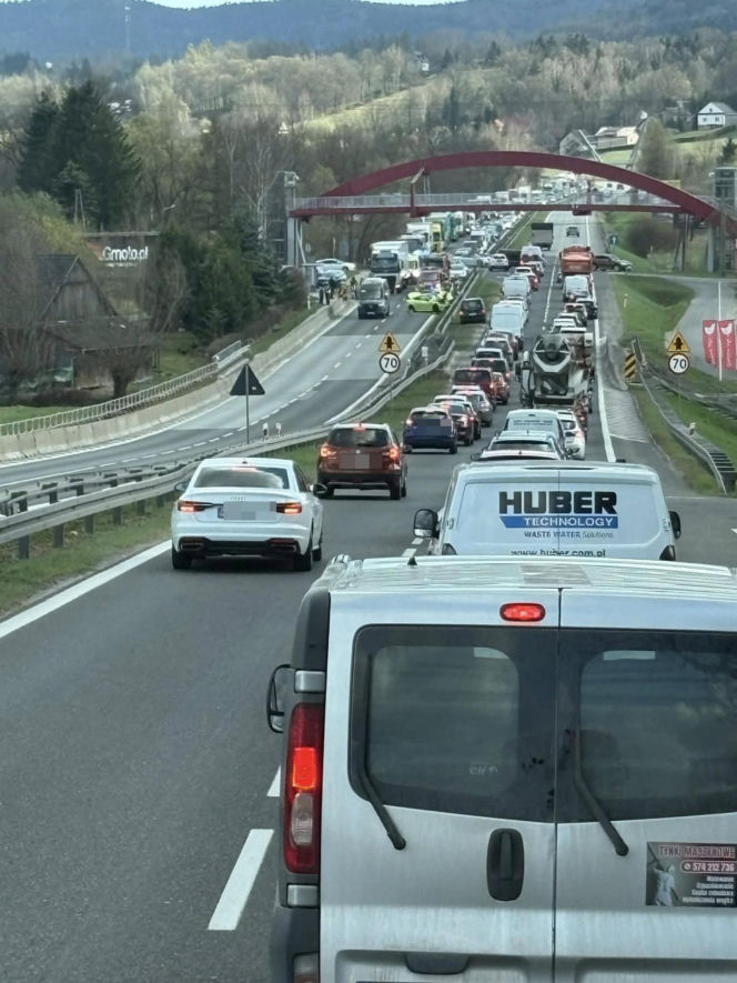 Zderzenie busa z osobówką na Zakopiance! Pięć osób rannych