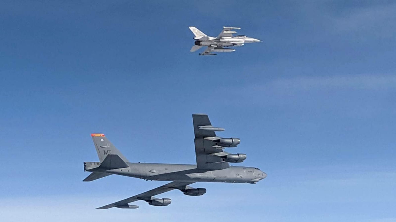Poznańskie F-16 eskortowały amerykański bombowiec strategiczny B52