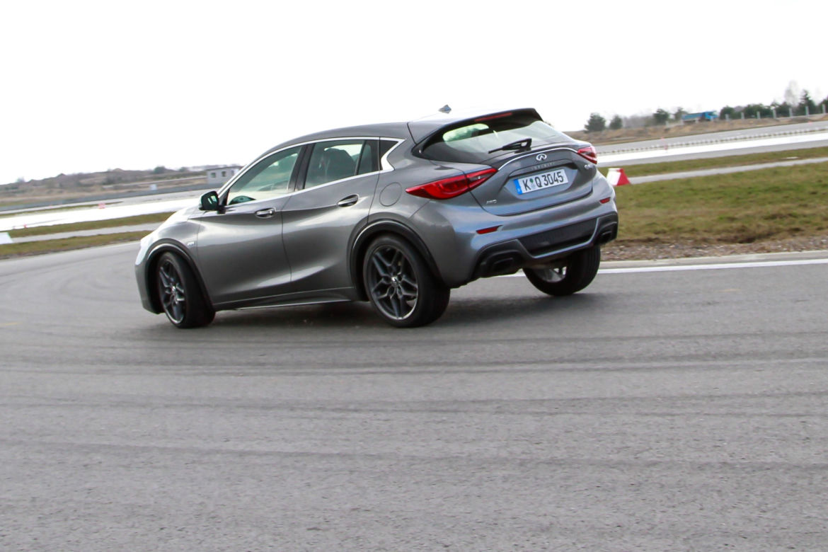 Infiniti Q30 na Torze Jastrząb 
