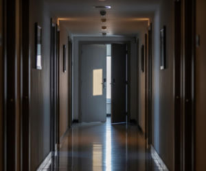 Policjant oskarżony o molestowanie w hotelu. Kluczowy dowód zmienił decyzję śledczych?